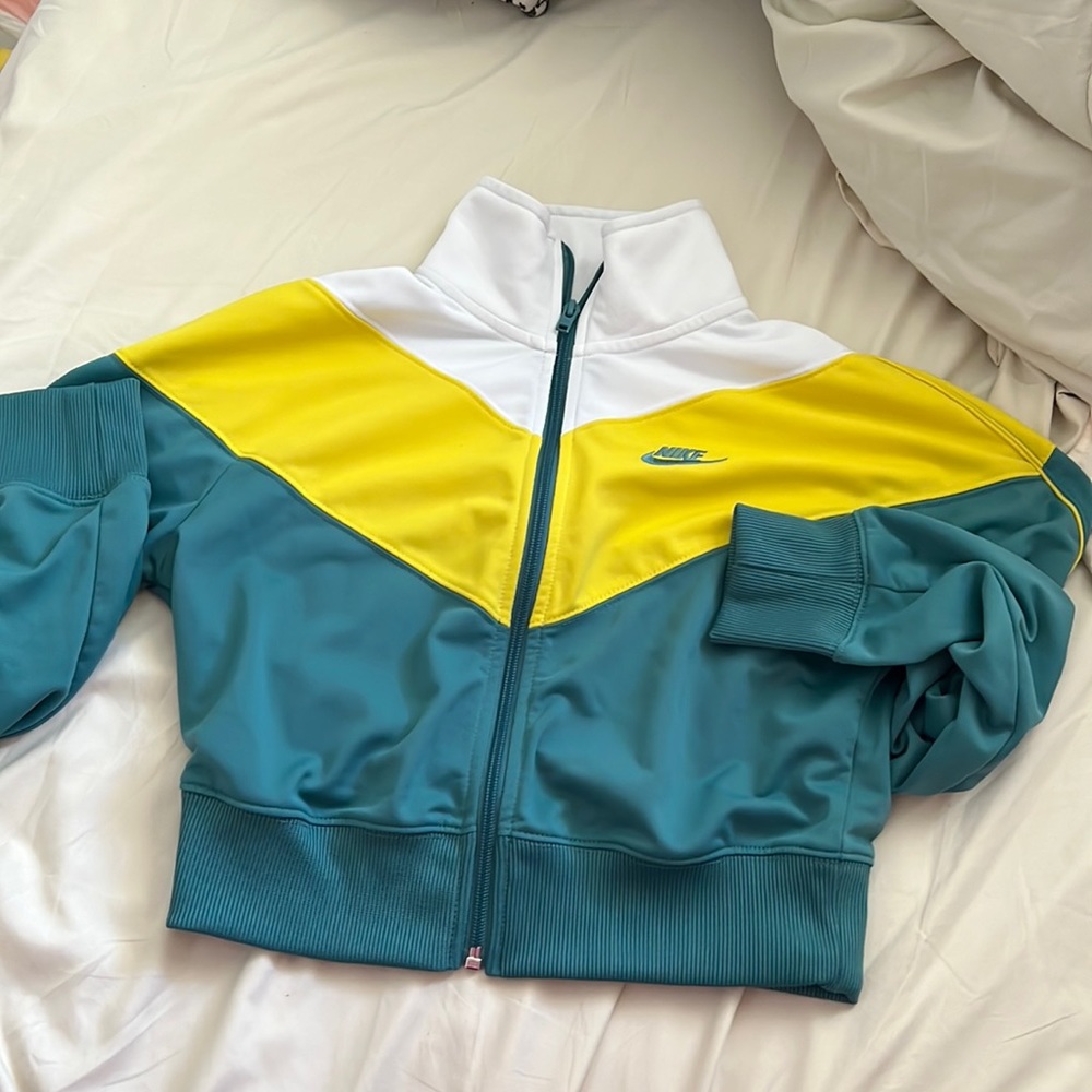 NIKE cropped sweater